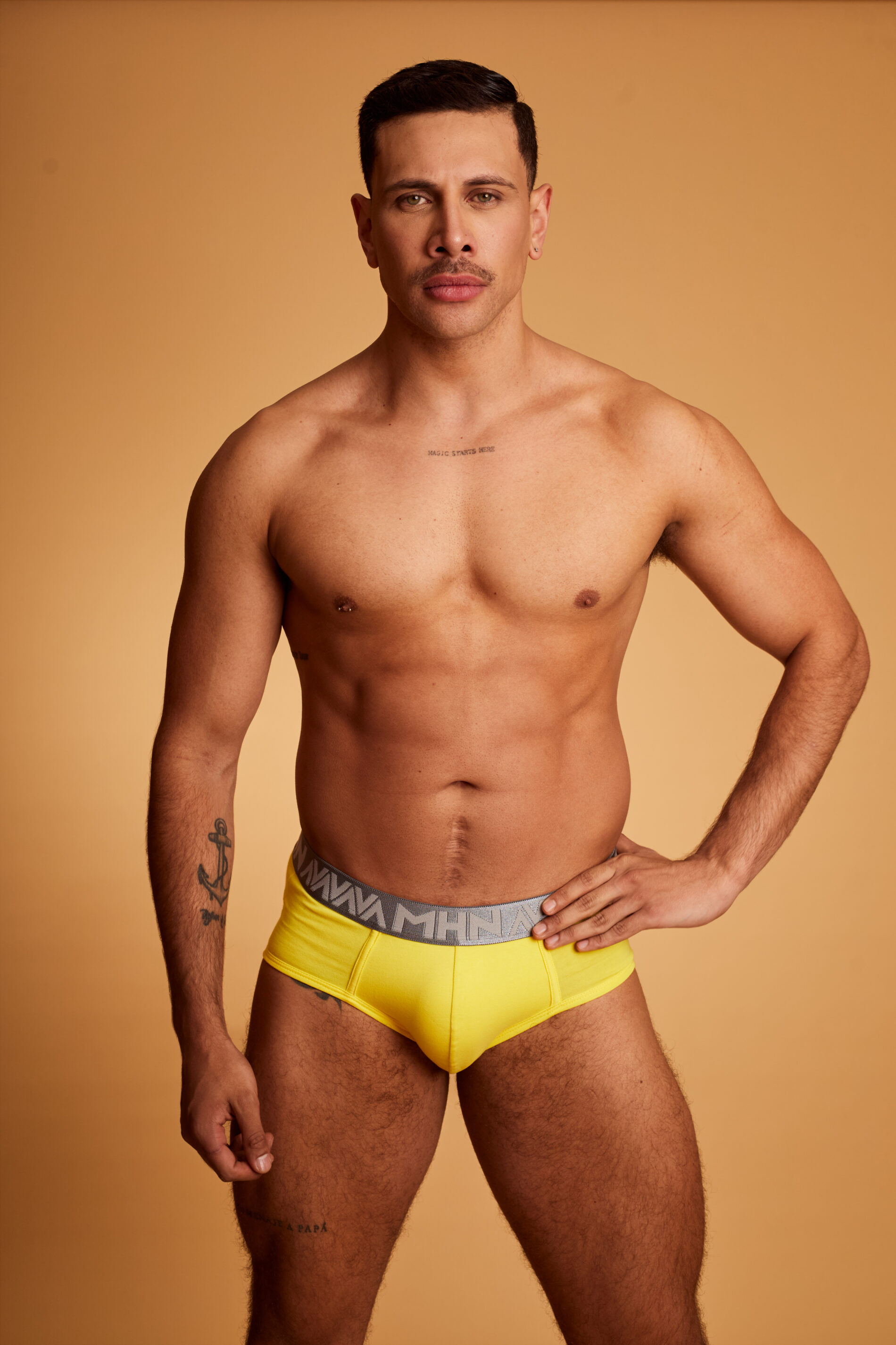 Brief Amarillo 2025 Elástico Gris Oscuro